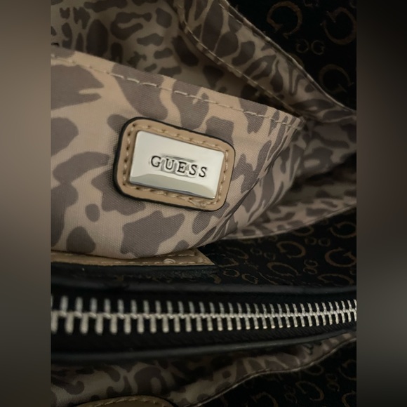 Guess Handbag - Picture 6 of 12